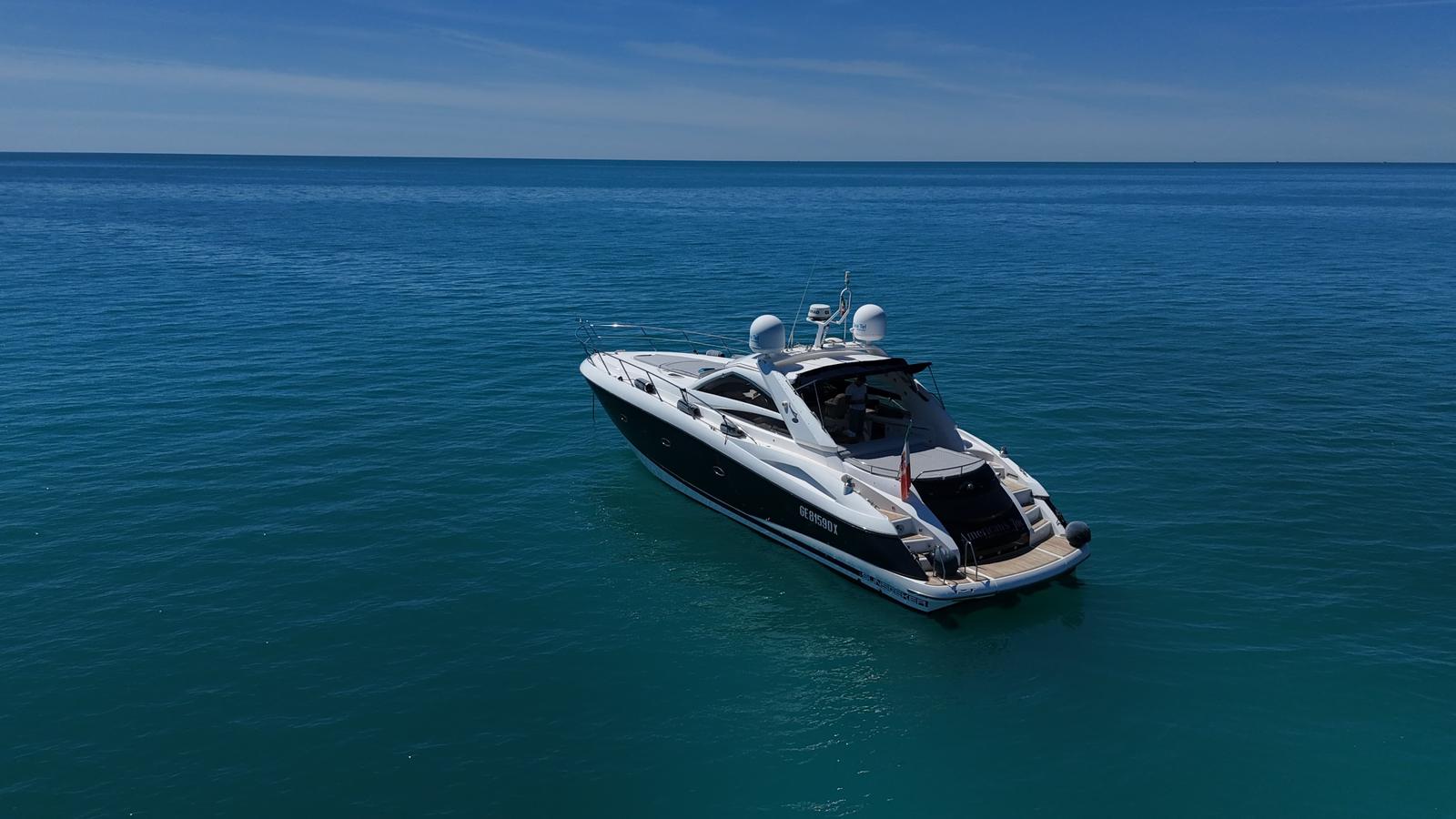 yacht 10 persone
