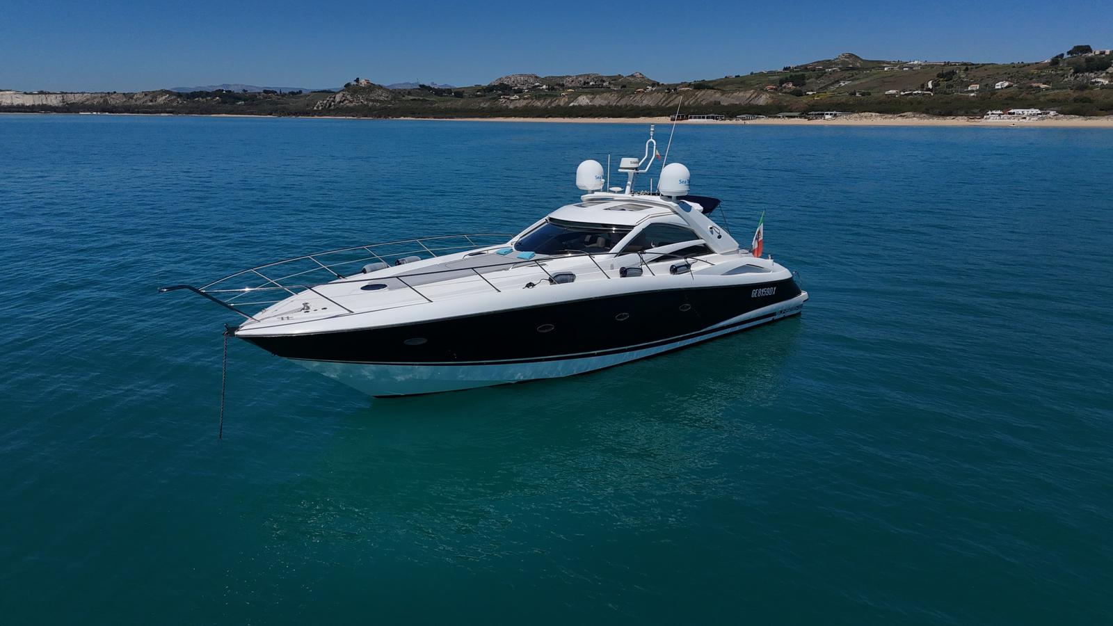 yacht 10 persone